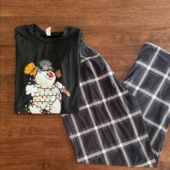 Other - Frosty the snowman tangled lights and plaid pants pajama set